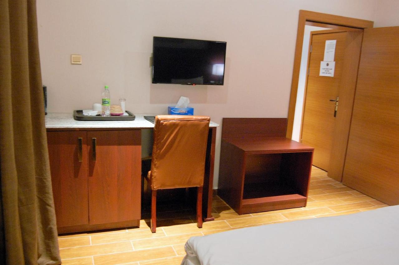 R & K Guest Palace Hotel Kano Kültér fotó
