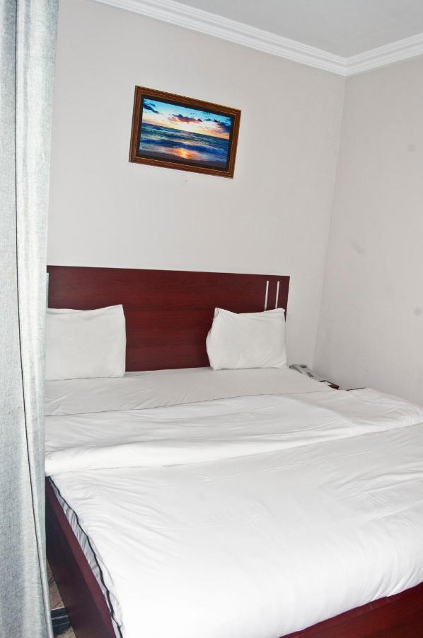 R & K Guest Palace Hotel Kano Kültér fotó
