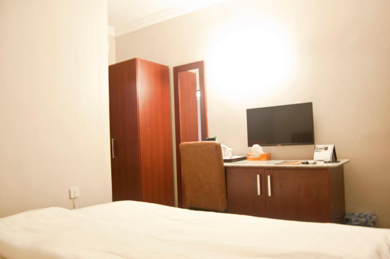 R & K Guest Palace Hotel Kano Kültér fotó